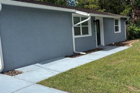 House in Spring Hill, Florida 3 bedrooms, 122.82 sq.m. № 1849759 - photo 2