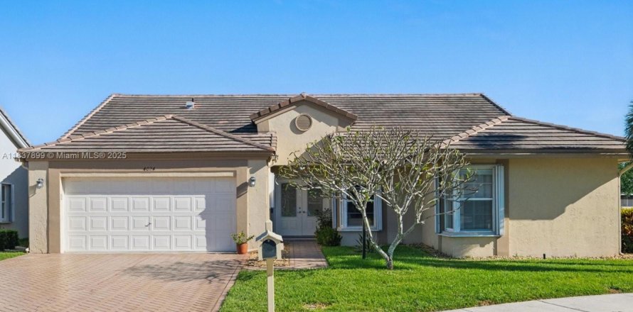 Villa ou maison à Lake Worth, Floride 3 chambres, 190.54 m2 № 1823581