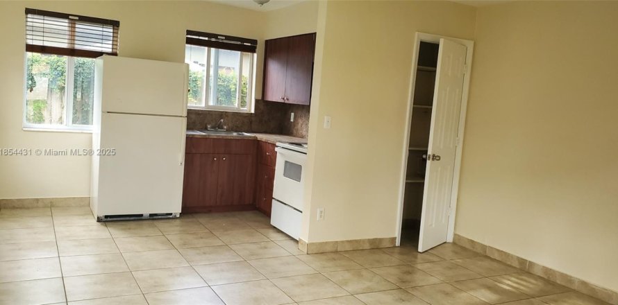 Appartement à North Miami, Floride 2 chambres, 363.53 m2 № 1872300