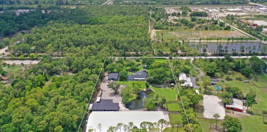 Immobilier commercial à Loxahatchee Groves, Floride 1 chambre, 348.48 m2 № 1118057