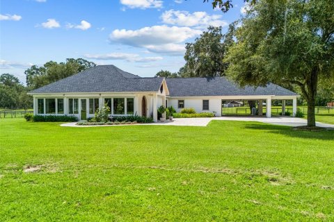 House in Ocala, Florida 4 bedrooms, 337.42 sq.m. № 2312326