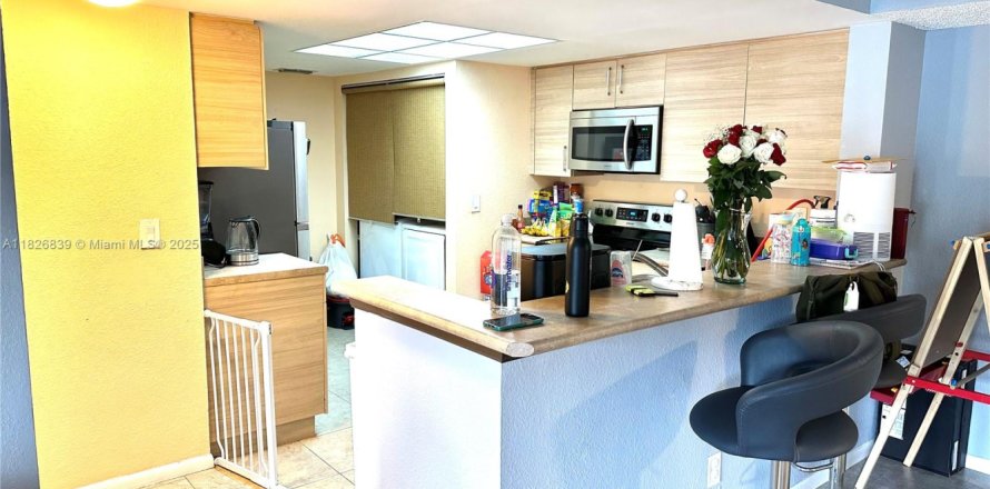Condo in Coral Springs, Florida, 2 bedrooms № 1797071