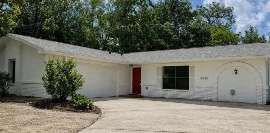 Villa ou maison à Spring Hill, Floride 3 chambres, 138.89 m2 № 2095527