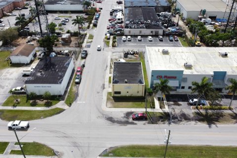 Купить коммерческую недвижимость в Хомстед, Флорида № 1935441 - фото 29