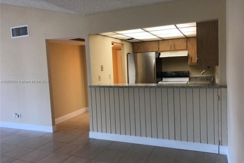 Condominio en venta en Hollywood, Florida, 2 dormitorios, 81.29 m2 № 1980297 - foto 2