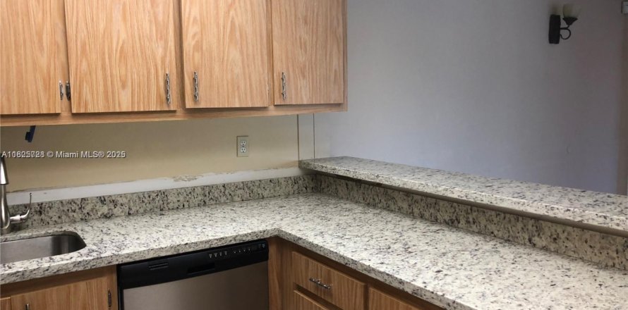 Condominio en Hollywood, Florida, 2 dormitorios № 1980297