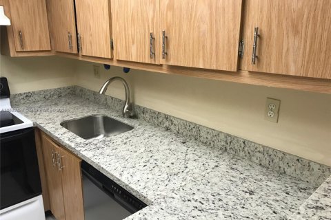 Condominio en venta en Hollywood, Florida, 2 dormitorios, 81.29 m2 № 1980297 - foto 9