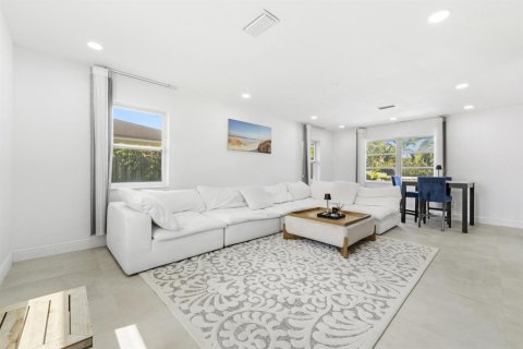 Villa ou maison à louer à Royal Palm Beach, Floride: 3 chambres, 154.4 m2 № 2338410 - photo 6