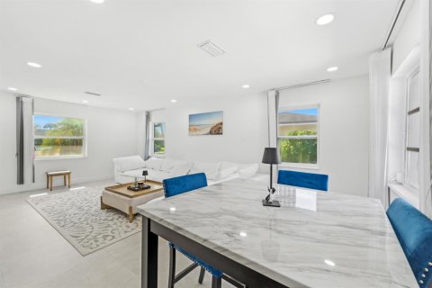 Villa ou maison à louer à Royal Palm Beach, Floride: 3 chambres, 154.4 m2 № 2338410 - photo 8