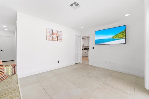 Villa ou maison à louer à Royal Palm Beach, Floride: 3 chambres, 154.4 m2 № 2338410 - photo 14