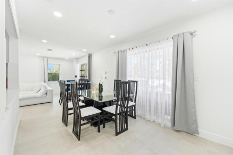 Villa ou maison à louer à Royal Palm Beach, Floride: 3 chambres, 154.4 m2 № 2338410 - photo 9