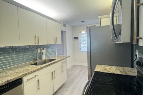 Condo in Weston, Florida, 3 bedrooms  № 2009943 - photo 3