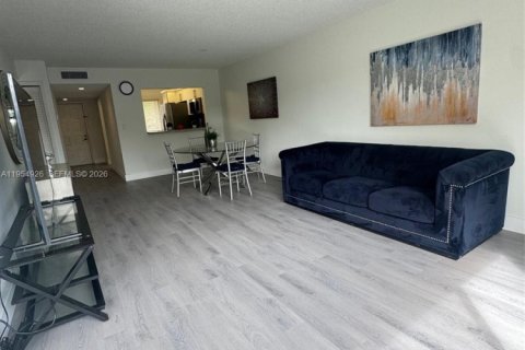 Condo in Weston, Florida, 3 bedrooms  № 2009943 - photo 17