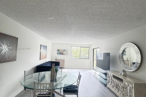 Condo in Weston, Florida, 3 bedrooms  № 2009943 - photo 4
