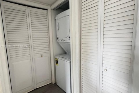 Condo in Weston, Florida, 3 bedrooms  № 2009943 - photo 8