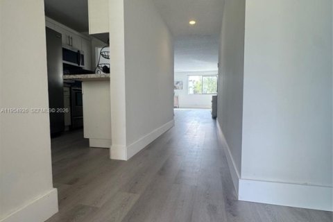 Condo in Weston, Florida, 3 bedrooms  № 2009943 - photo 6