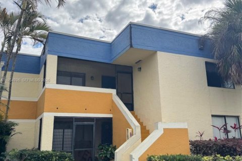 Condo in Weston, Florida, 3 bedrooms  № 2009943 - photo 19