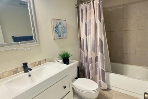 Condo in Weston, Florida, 3 bedrooms  № 2009943 - photo 13