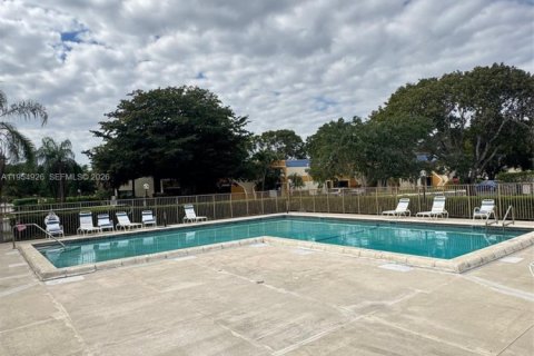 Condo in Weston, Florida, 3 bedrooms  № 2009943 - photo 20