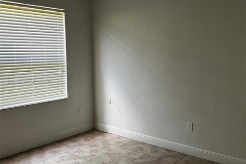 Casa en venta en Miami, Florida, 4 dormitorios, 210.05 m2 № 1982710 - foto 29