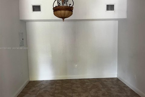 Casa en venta en Miami, Florida, 4 dormitorios, 210.05 m2 № 1982710 - foto 28