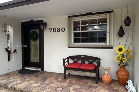 Casa en venta en Miami, Florida, 4 dormitorios, 210.05 m2 № 1982710 - foto 2