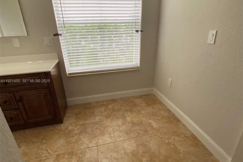 Casa en venta en Miami, Florida, 4 dormitorios, 210.05 m2 № 1982710 - foto 11