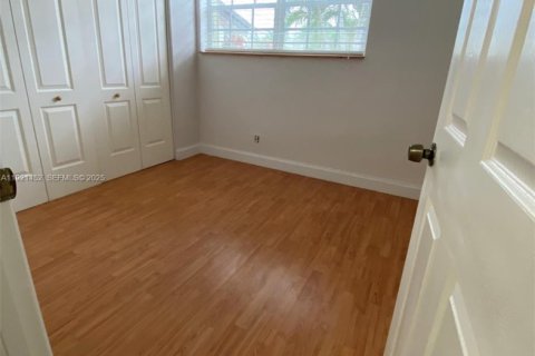 Casa en venta en Miami, Florida, 4 dormitorios, 210.05 m2 № 1982710 - foto 19