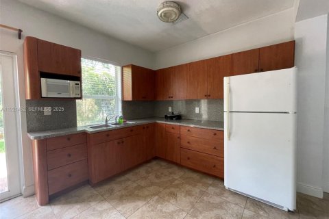 Casa en venta en Miami, Florida, 4 dormitorios, 210.05 m2 № 1982710 - foto 27