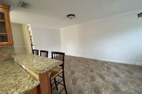 Casa en venta en Miami, Florida, 4 dormitorios, 210.05 m2 № 1982710 - foto 5