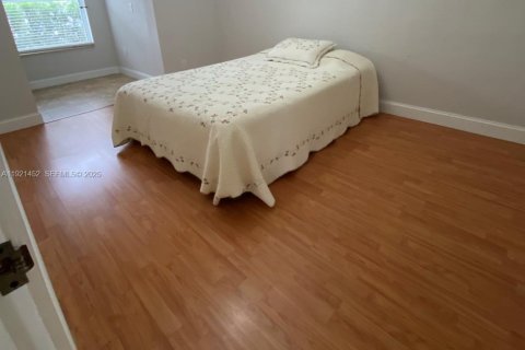 Casa en venta en Miami, Florida, 4 dormitorios, 210.05 m2 № 1982710 - foto 9