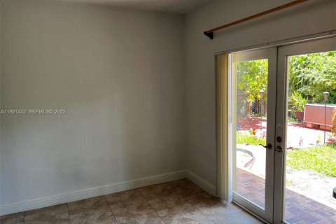 Casa en venta en Miami, Florida, 4 dormitorios, 210.05 m2 № 1982710 - foto 30