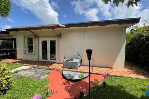 Casa en venta en Miami, Florida, 4 dormitorios, 210.05 m2 № 1982710 - foto 26