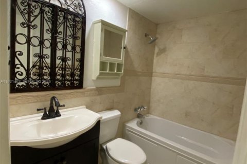 Casa en venta en Miami, Florida, 4 dormitorios, 210.05 m2 № 1982710 - foto 21