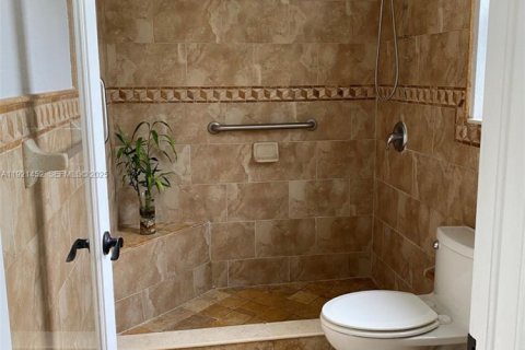 Casa en venta en Miami, Florida, 4 dormitorios, 210.05 m2 № 1982710 - foto 15