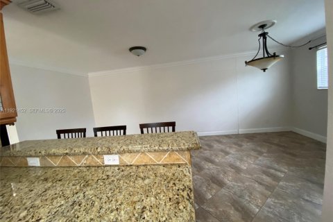 Casa en venta en Miami, Florida, 4 dormitorios, 210.05 m2 № 1982710 - foto 4