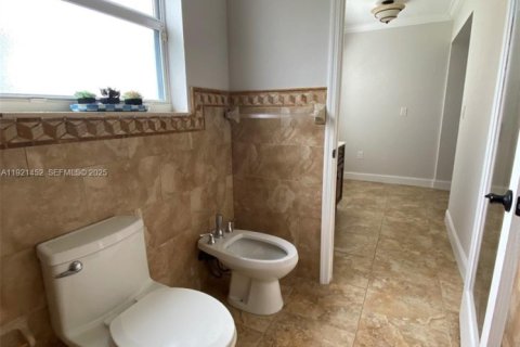 Casa en venta en Miami, Florida, 4 dormitorios, 210.05 m2 № 1982710 - foto 14