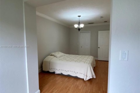 Casa en venta en Miami, Florida, 4 dormitorios, 210.05 m2 № 1982710 - foto 10