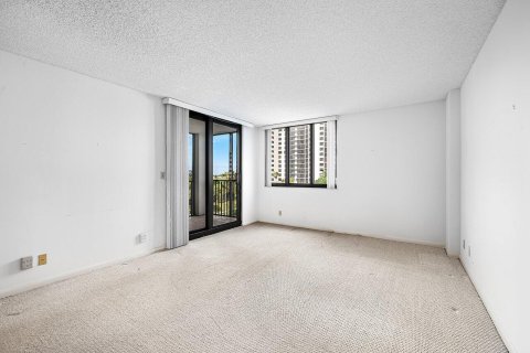 Condo in Highland Beach, Florida, 2 bedrooms № 2185227 - photo 23