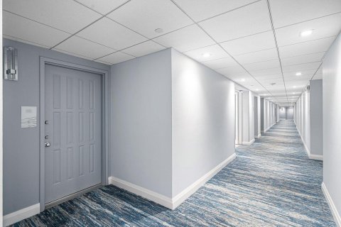 Condo in Highland Beach, Florida, 2 bedrooms № 2185227 - photo 3