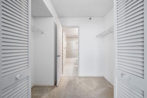 Condo in Highland Beach, Florida, 2 bedrooms № 2185227 - photo 18