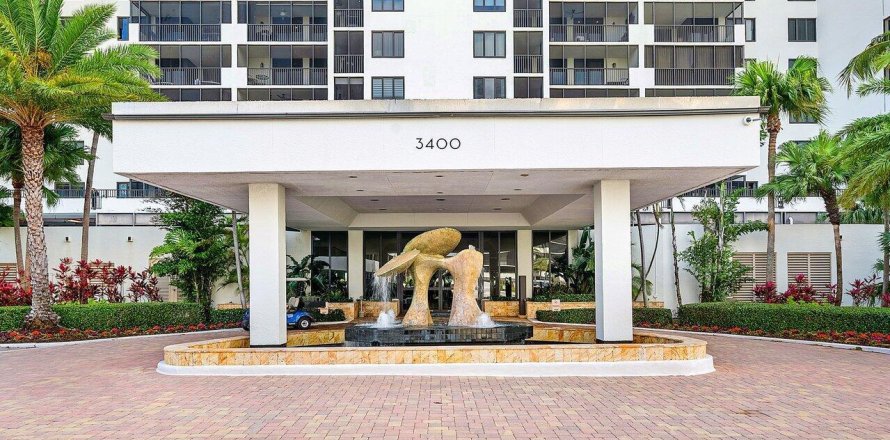 Condo in Highland Beach, Florida, 2 bedrooms № 2185227