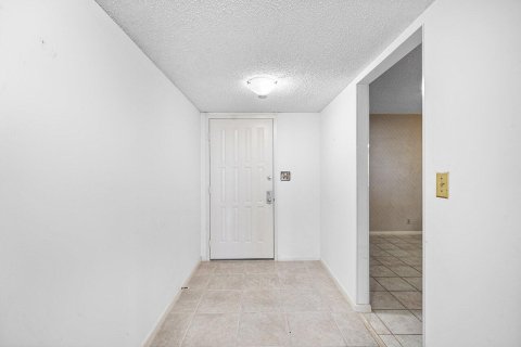 Condo in Highland Beach, Florida, 2 bedrooms № 2185227 - photo 4