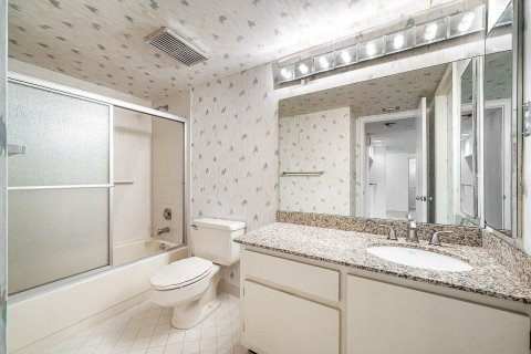Condo in Highland Beach, Florida, 2 bedrooms № 2185227 - photo 21
