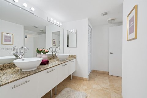 Condominio en venta en Miami, Florida, 2 dormitorios, 140.28 m2 № 2078354 - foto 22
