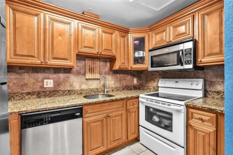Condo in Coral Springs, Florida, 2 bedrooms  № 2081986 - photo 12