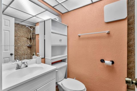 Condo in Coral Springs, Florida, 2 bedrooms  № 2081986 - photo 17