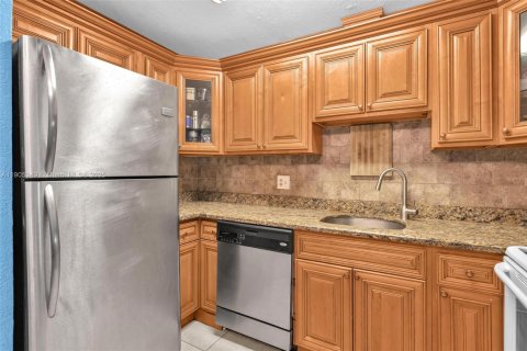Condo in Coral Springs, Florida, 2 bedrooms  № 2081986 - photo 14