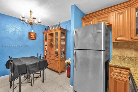 Condo in Coral Springs, Florida, 2 bedrooms  № 2081986 - photo 15
