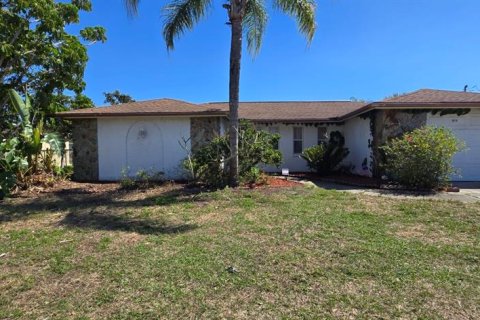 House in Holiday, Florida 2 bedrooms, 165.18 sq.m. № 1576584 - photo 2